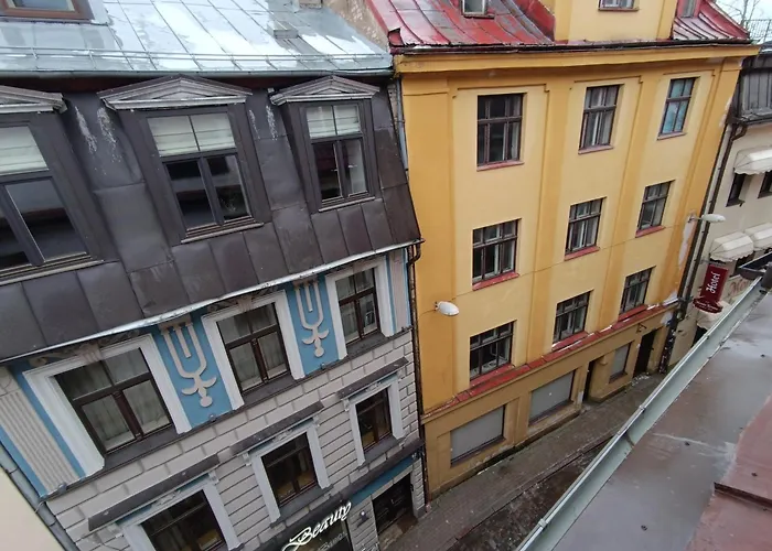 Historic Old Town Escape Cozy 2 Bedrooms Perfect Location Apartment *