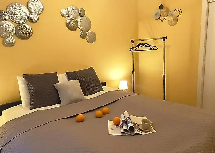 Апартаменты Historic Old Town Escape Cozy 2 Bedrooms Perfect Location