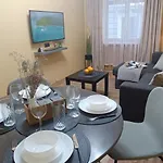 Historic Old Town Escape Cozy Two Bedrooms Perfect Location דירה ריגה