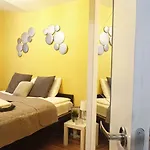 Historic Old Town Escape Cozy Two Bedrooms Perfect Location דירה ריגה
