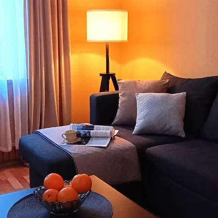 Historic Old Town Escape Cozy Two Bedrooms Perfect Location דירה